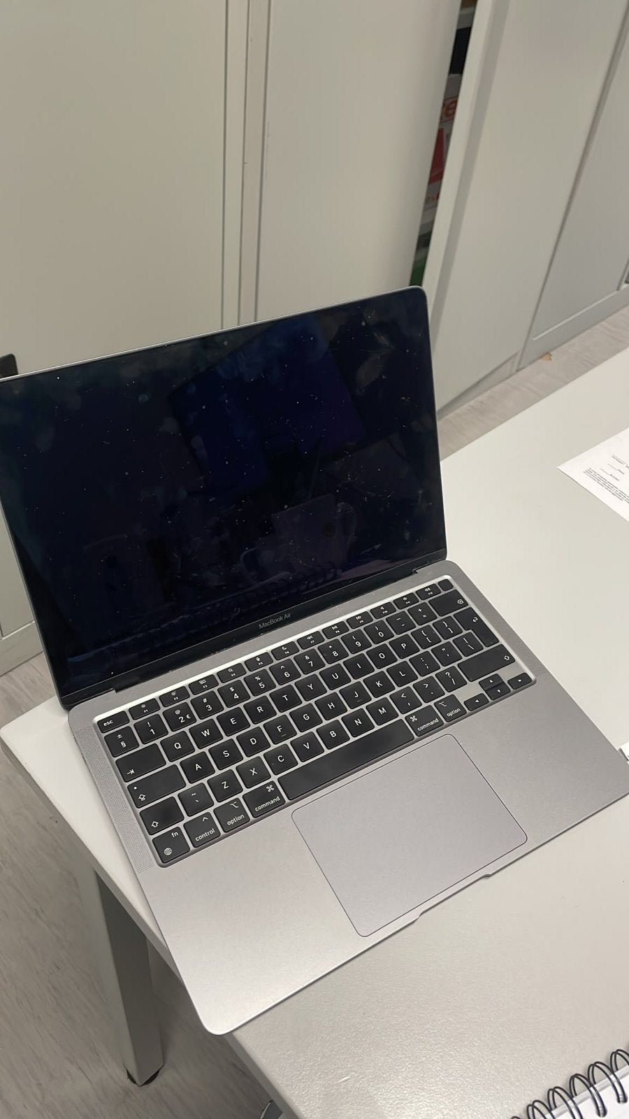 Apple MacBook Air M1 2020 - Scherm defect - Voor onderdelen, 256 GB, 8 GB, Ophalen of Verzenden, Niet werkend