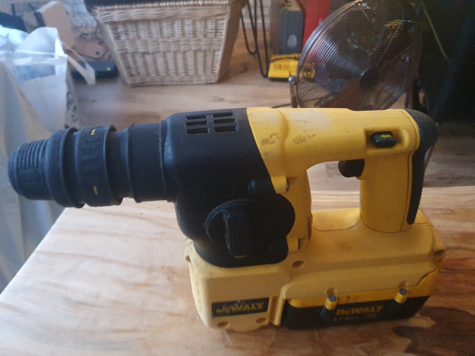 Nette goedwerkende  Dewalt boorhamer 36V.litihum, Ophalen of Verzenden, Zo goed als nieuw, Boor- en/of Breekhamer