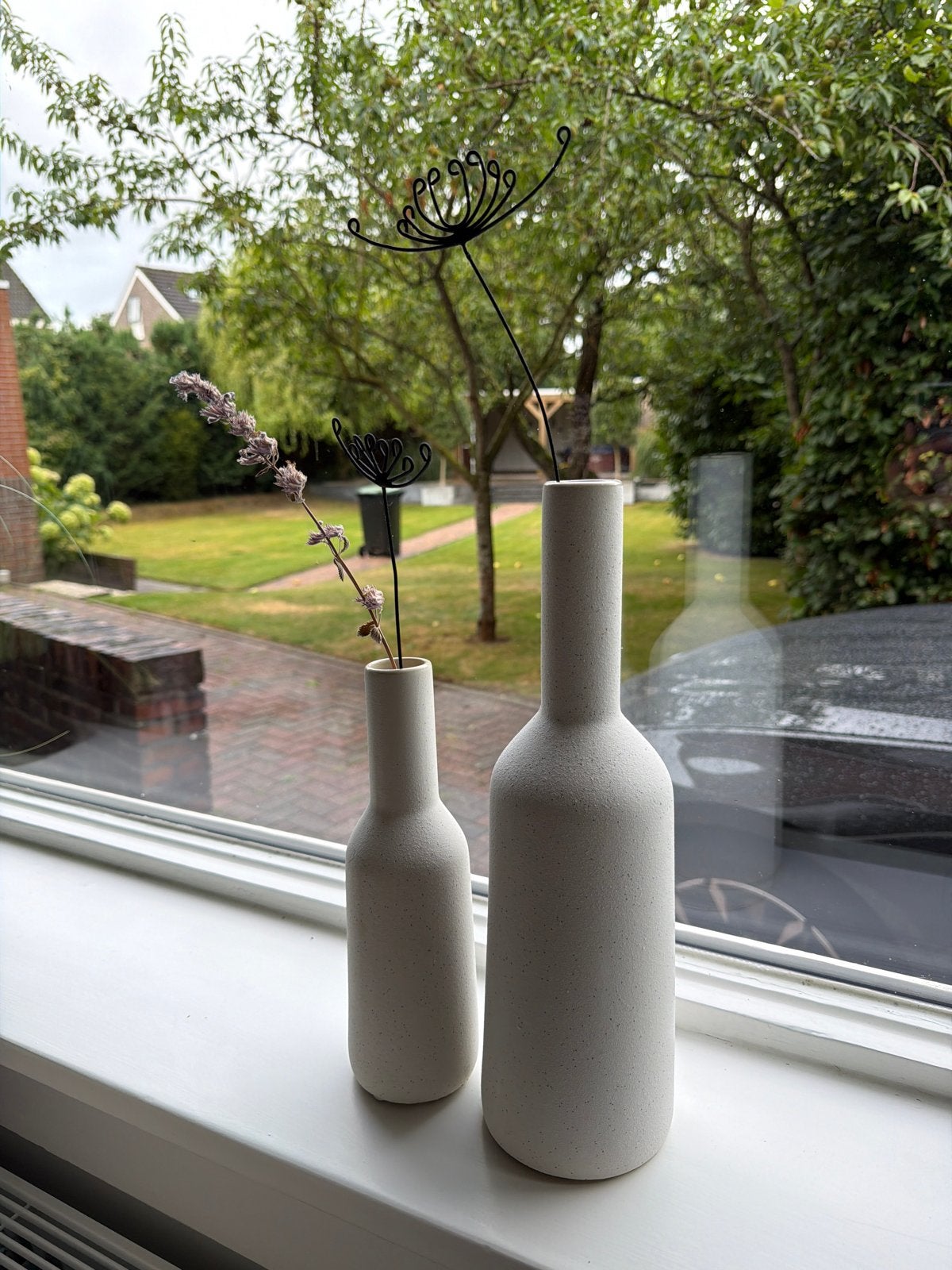 Set van 2 moderne vazen, wit met spikkels, Ophalen, Wit, Zo goed als nieuw, Geschikt voor droogbloemen