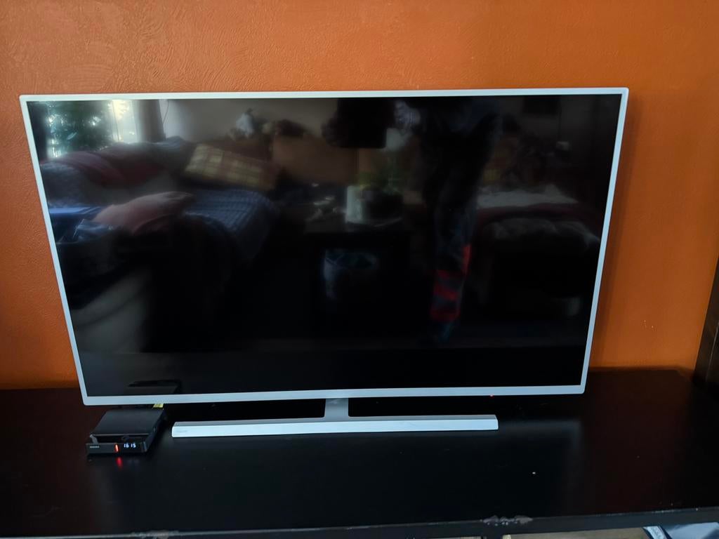 Mooie Philips 43inch (109cm) smart tv + AMBILIGHT, Ophalen of Verzenden, Zo goed als nieuw