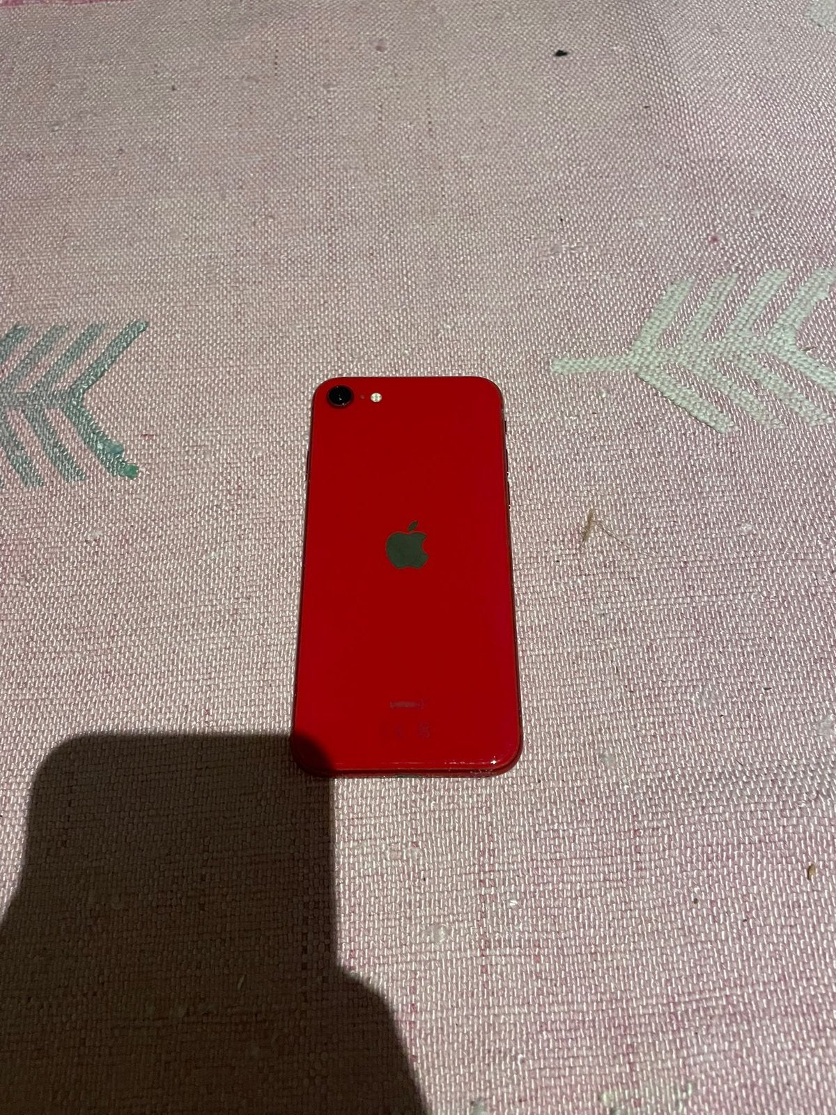 Iphone SE - rood - 128GB - met doosje