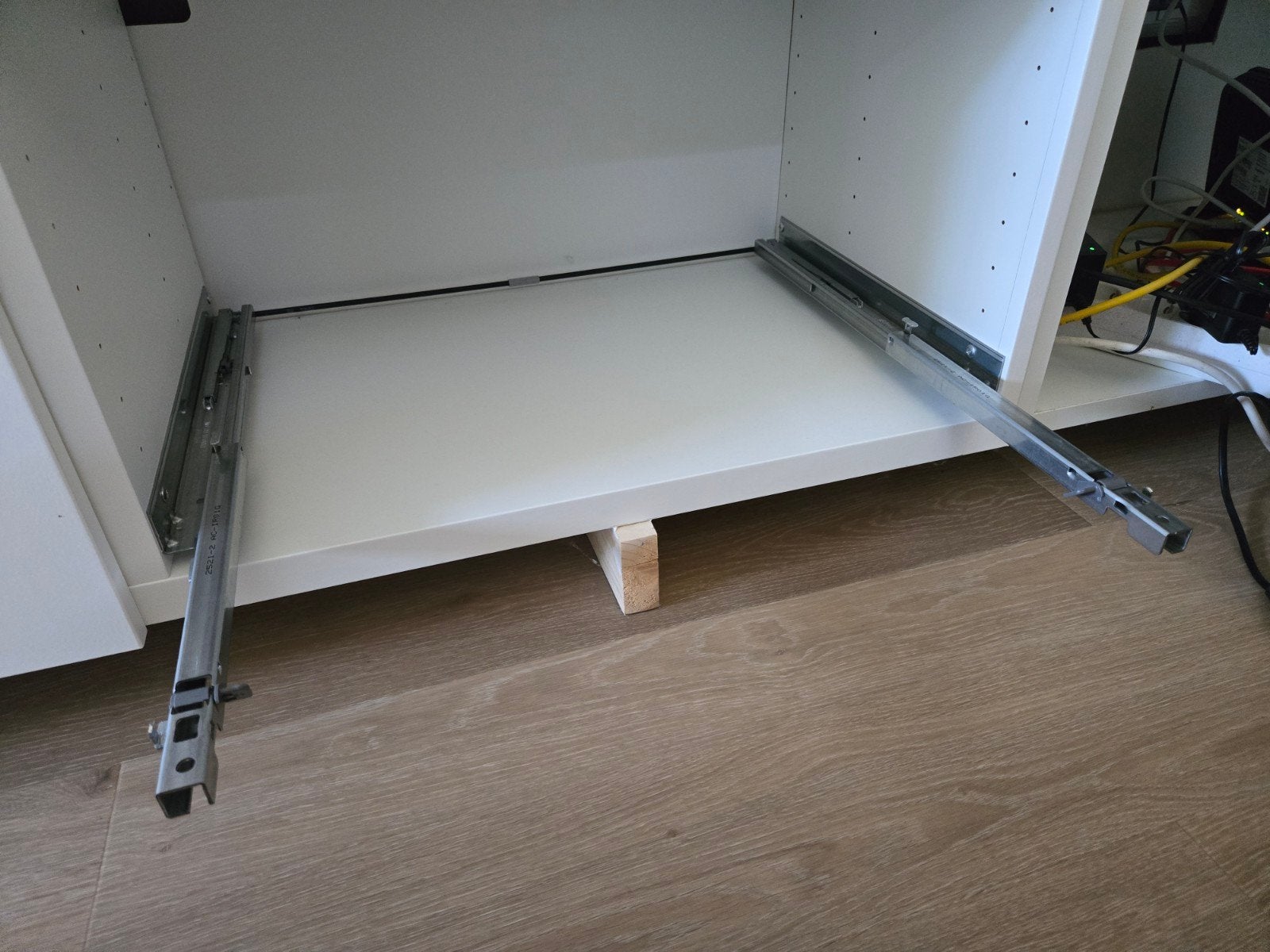 IKEA Besta lade inclusief ladebak en geleiders (excl. front), Ophalen