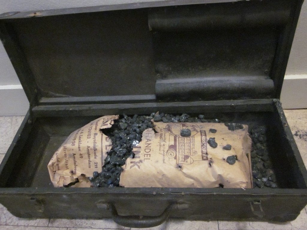Kolen zakje 8 kilo in koffertje - GRATIS afhalen Steenkolen, Ophalen, Zo goed als nieuw, Overige brandstoffen, Kolenkachel
