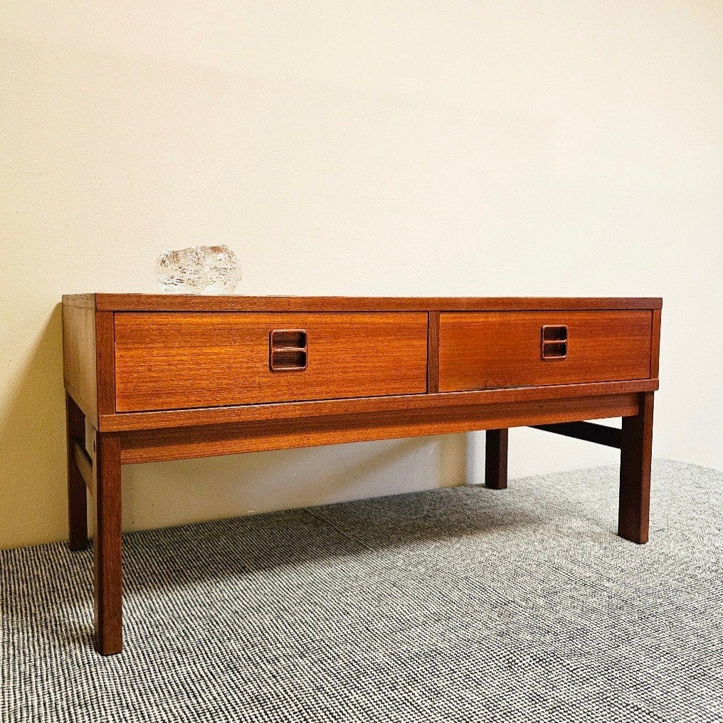 Vintage Deens design Ladenkast / Halkast / tvmeubel, 1 of 2 laden, Vintage Deens design Mid Century, Teakhout, Zo goed als nieuw