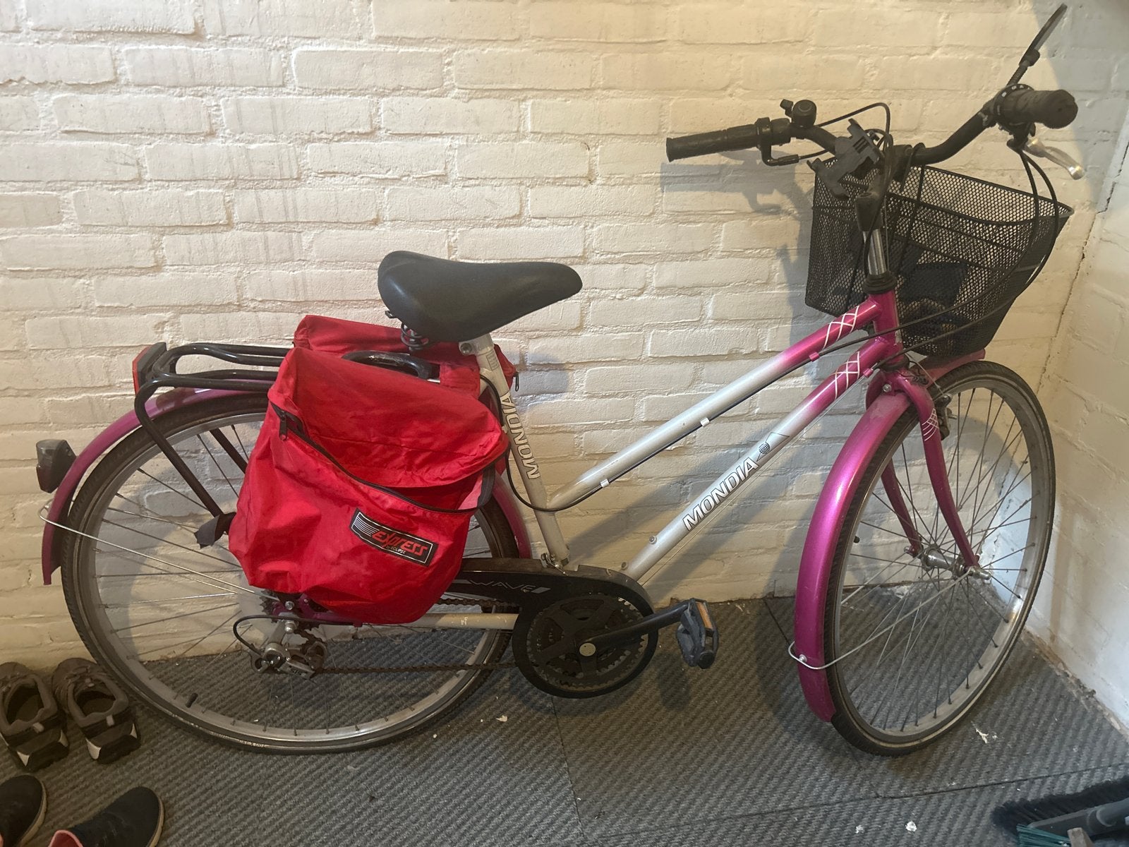 Mondia damesfiets met mand en fietstassen, Gebruikt, Velgrem, Versnellingen, 50 tot 53 cm