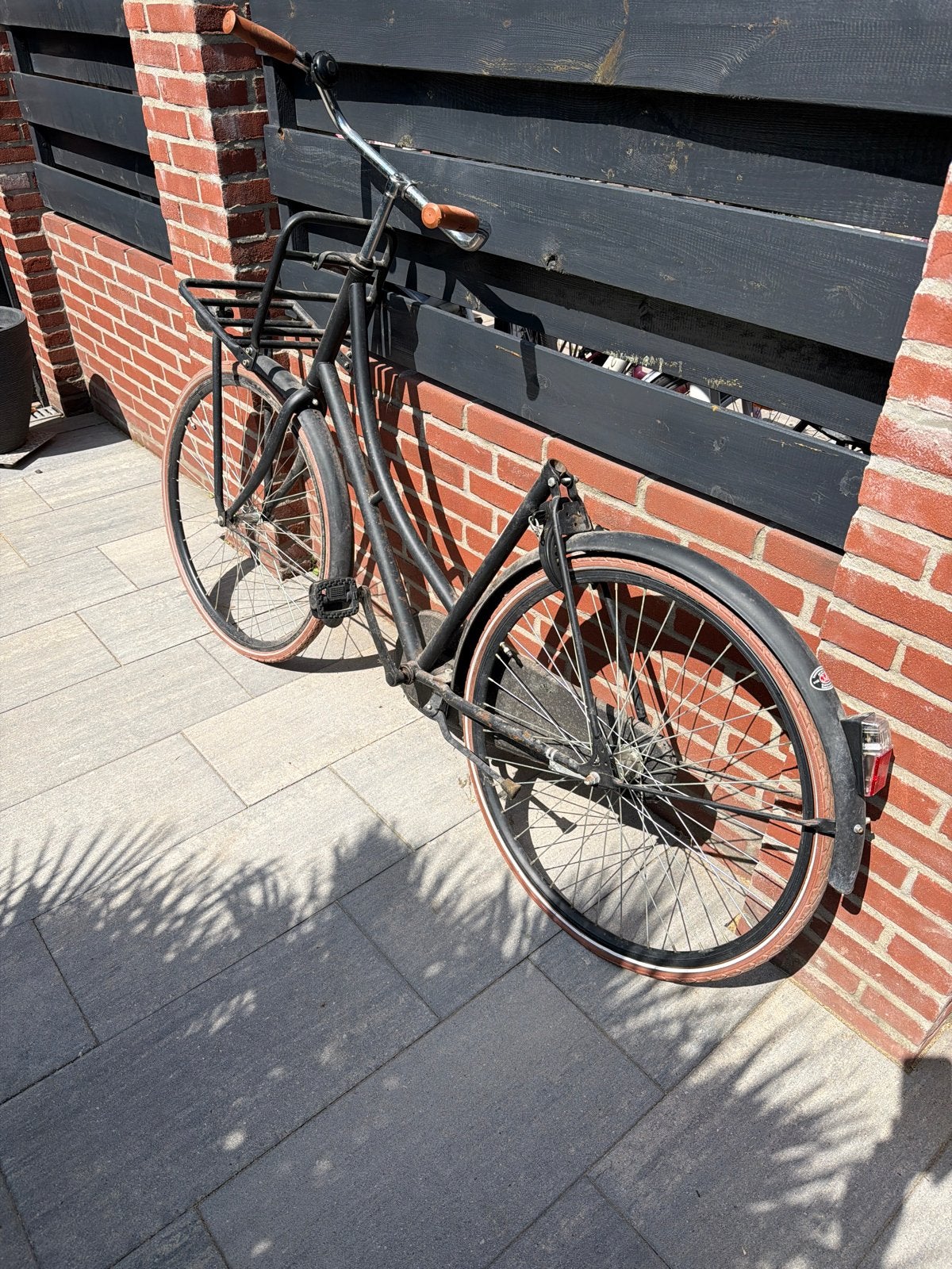 Zwarte transportfiets met voordrager, Fietsen en Brommers, Fietsen | Dames | Damesfietsen, Overige merken, Terugtraprem, Ophalen of Verzenden