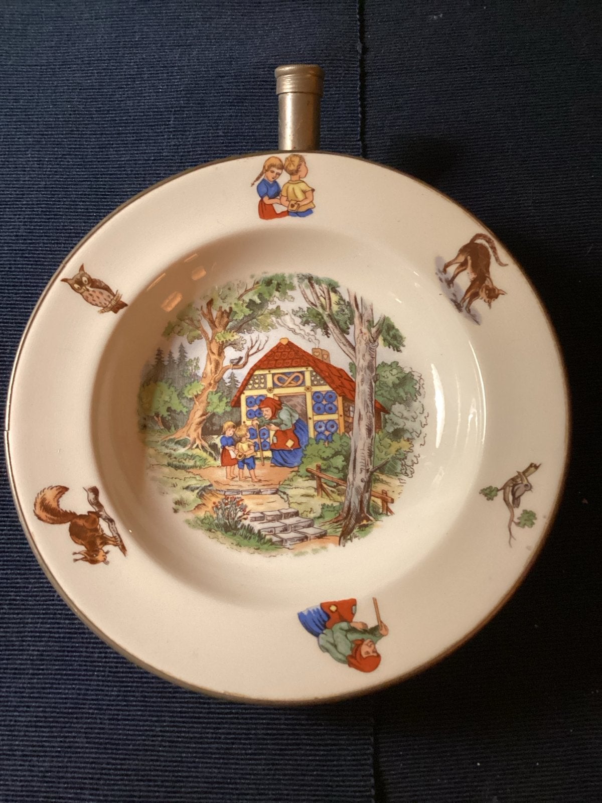 Antieke kinderkom met sprookjesafbeeldingen, Ophalen of Verzenden