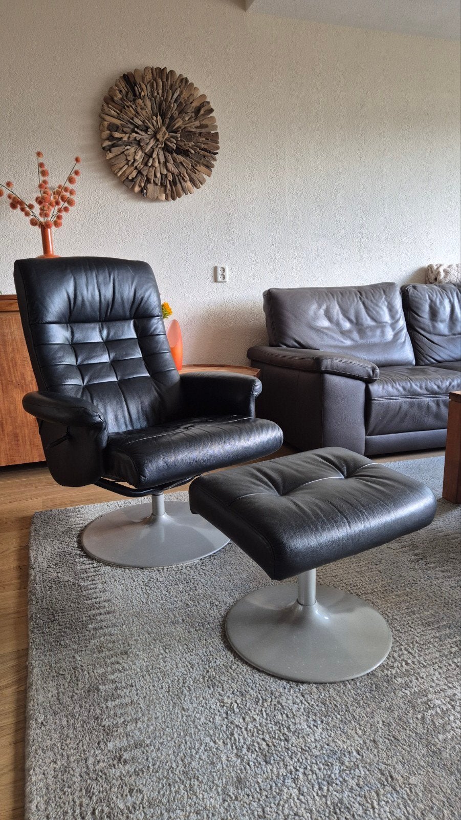 zwarte leren stoel met hocker, Ophalen, 75 tot 100 cm, 50 tot 75 cm