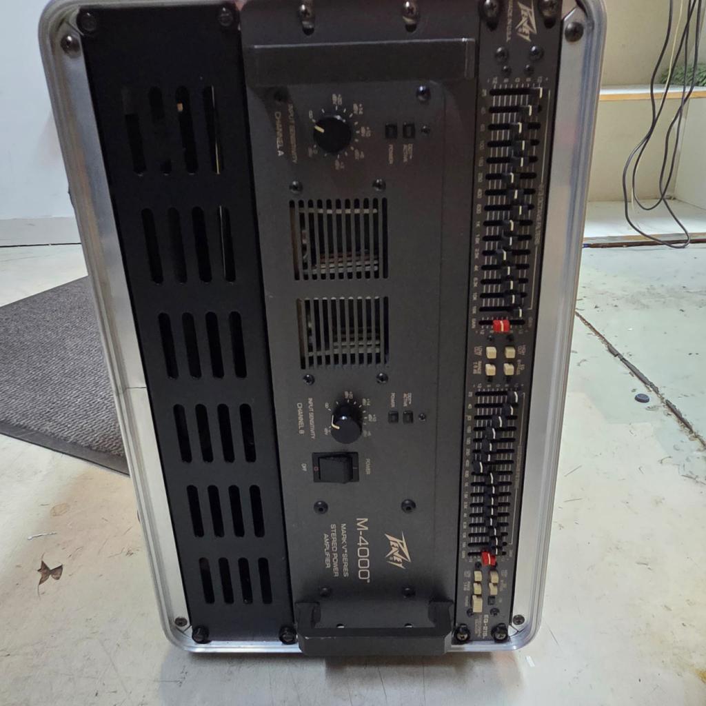 Peavey M-4000 versterker + Peavey EQ-215 eq. in flightcase, Peavey, Zo goed als nieuw, Support@peavey.com, 5022 Hartley Peavey Drive
Meridian, MS 39305
USA