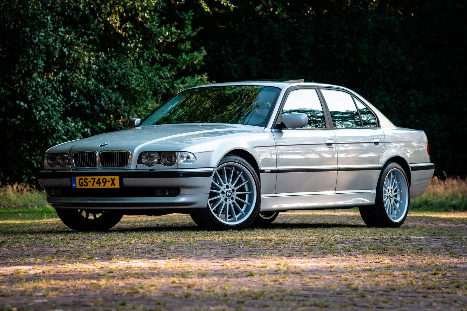 BMW 7-Serie 5.4 I 750 AUT 2000 Grijs, Automaat, Achterwielaandrijving, 12 cilinders, Particulier