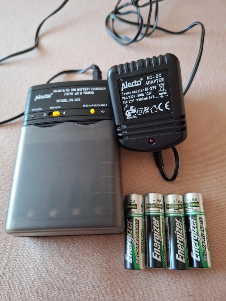 Alecto Batterijlader BL-329 + 4x AA batte, Ophalen of Verzenden, Gebruikt, Oplaadbaar