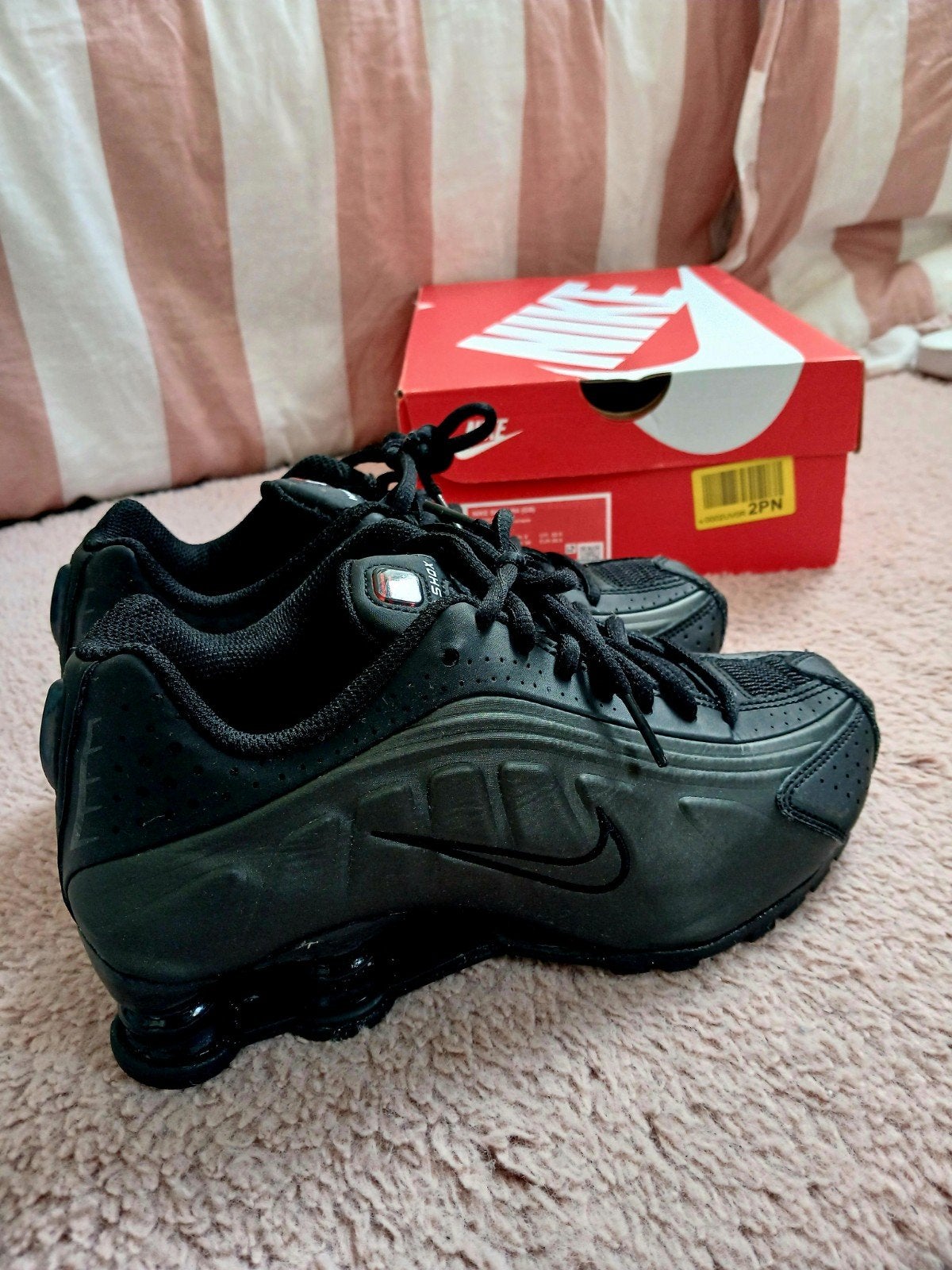 Nike Shox R4 (GS) Zwart maat 35,5, Ophalen of Verzenden, Zo goed als nieuw, Nike, Jongen of Meisje