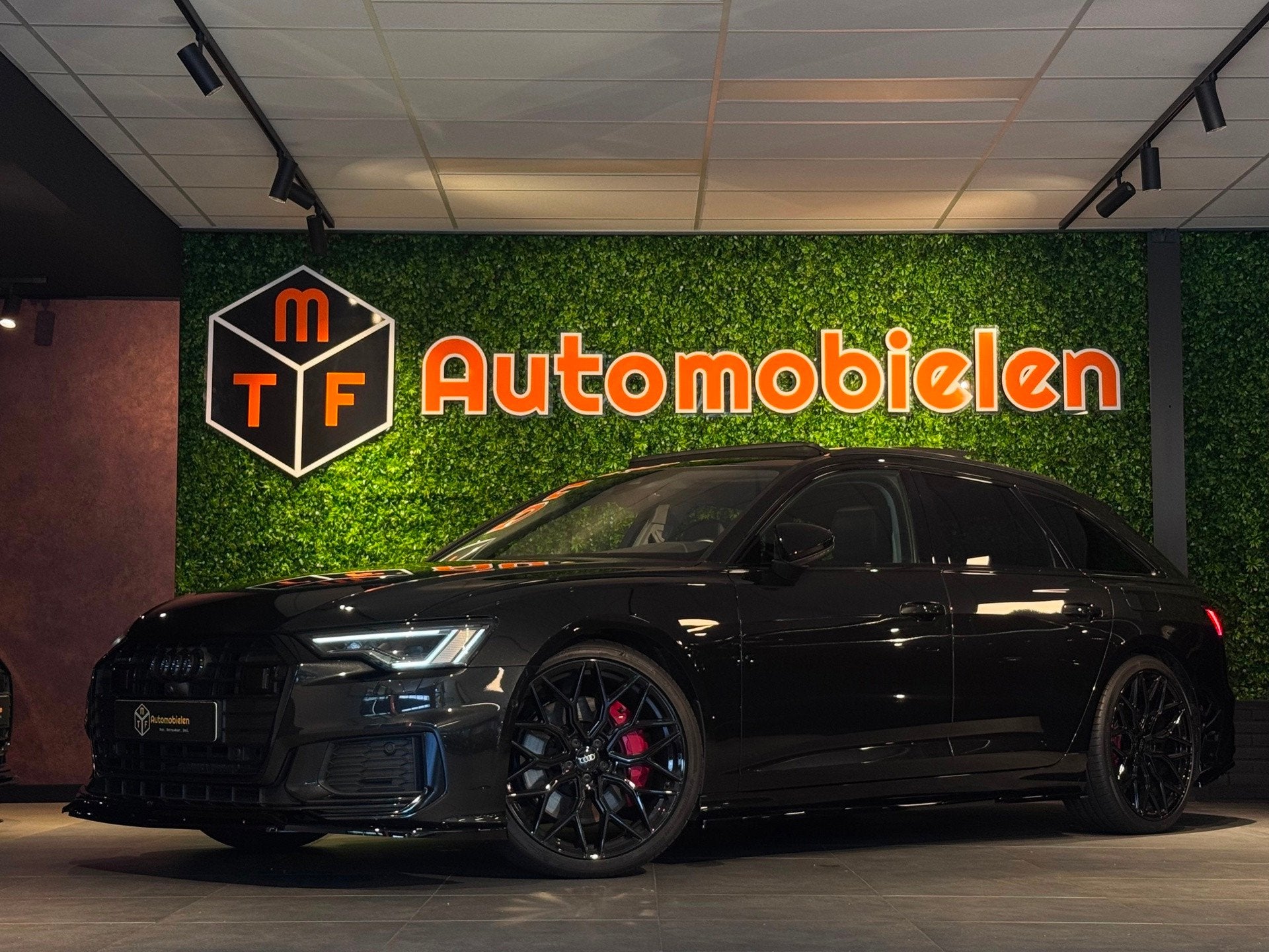 Audi A6 Avant 55 TFSI e QUATTRO 3x S-LINE 367PK|PANO|360CAME, Automaat, 4 cilinders, Zwart, Plug-in hybride
