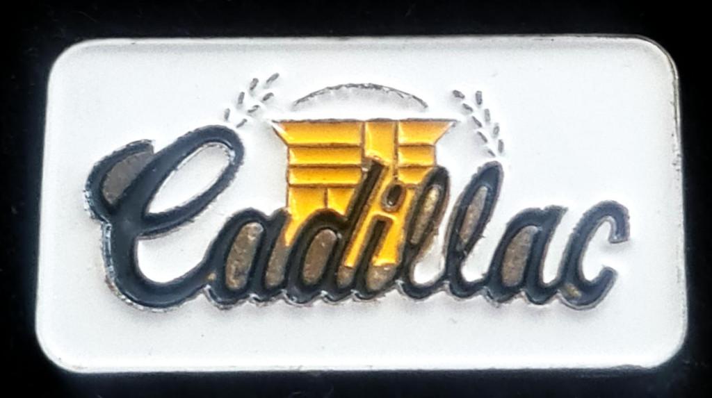 Cadillac pin- geel-wit gelakt, Verzenden, Nieuw, Transport, Speldje of Pin