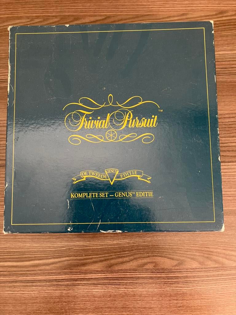 Te koop Trivial Pursuit gezelschapsspel, Hobby en Vrije tijd, Gezelschapsspellen | Bordspellen, Vijf spelers of meer, Ophalen of Verzenden