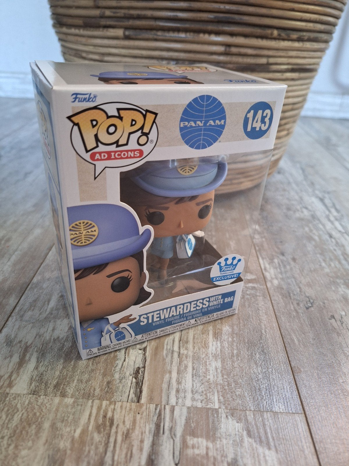 Funko POP - Pan Am Stewardess with bag #143 - exclusive!, Ophalen of Verzenden, Nieuw