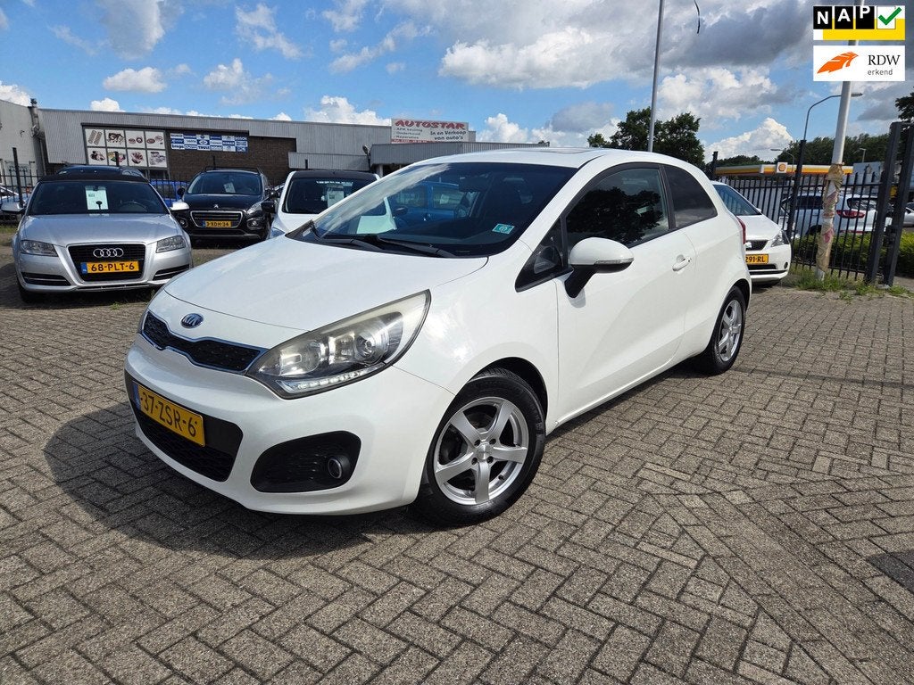Kia Rio 1.2 CVVT Super Pack/CRUISCONTROL/PARKSENSOR/PANO, Auto's, Kia, Euro 5, 4 cilinders, Wit, Origineel Nederlands
