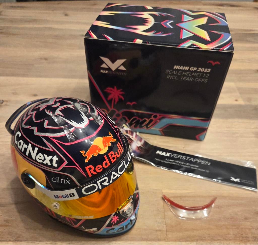 Max Verstappen Schuberth Helm Miami GP 2022 F1 1:2, Verzamelen, Ophalen of Verzenden, Zo goed als nieuw, Formule 1