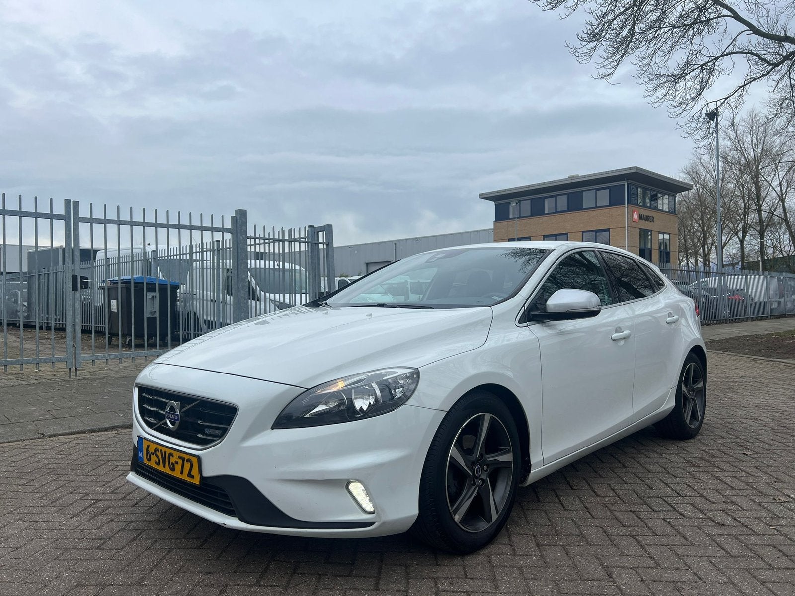 Volvo V40 1.6 D2 R-design 2013 Wit, Auto's, Voorwielaandrijving, 4 cilinders, Wit, Origineel Nederlands