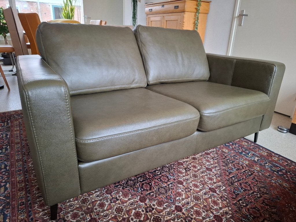 2 leren tweezitbankjes, Ophalen, 75 tot 100 cm