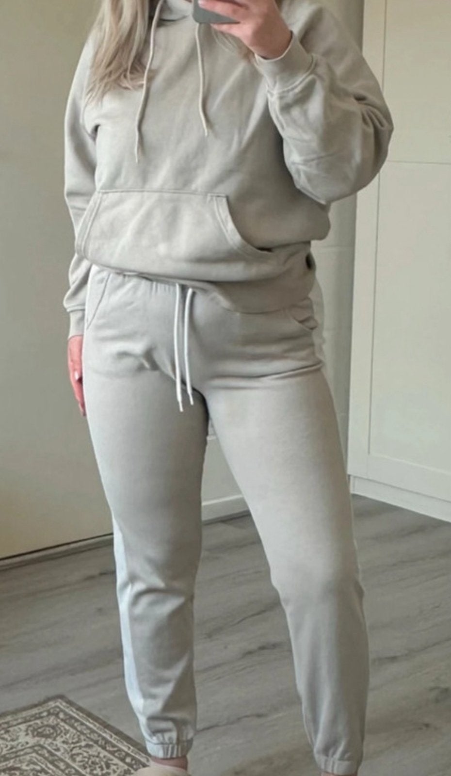 H&M two piece joggingpants en hoodie met elastische taille, Kleding | Dames, Huispakken, Ophalen of Verzenden, Zo goed als nieuw