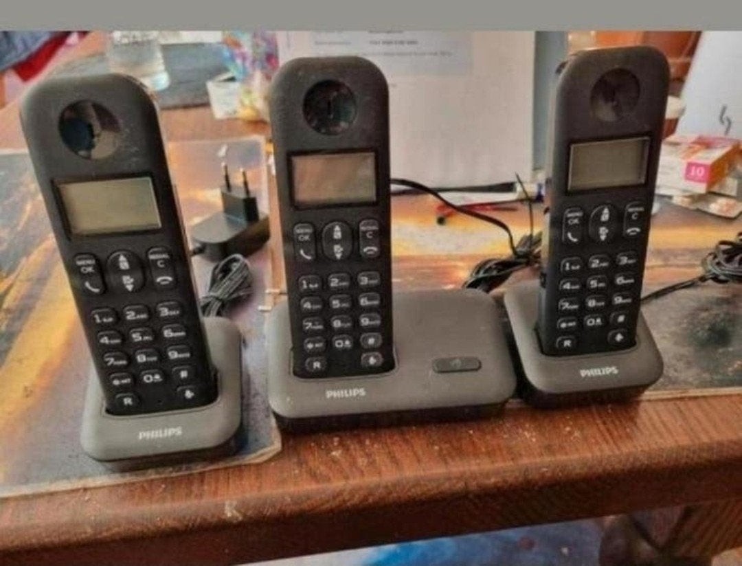 Philips D150 Trio draadloze telefoonset

Bieden, Ophalen of Verzenden, Gebruikt, 3 handsets