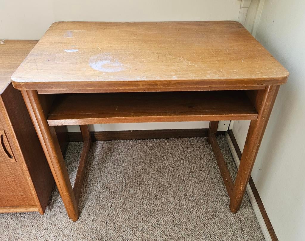 Vintage houten lessenaartje, bureau, schooltafeltje, Ophalen, Gebruikt, 72 cm, Hout