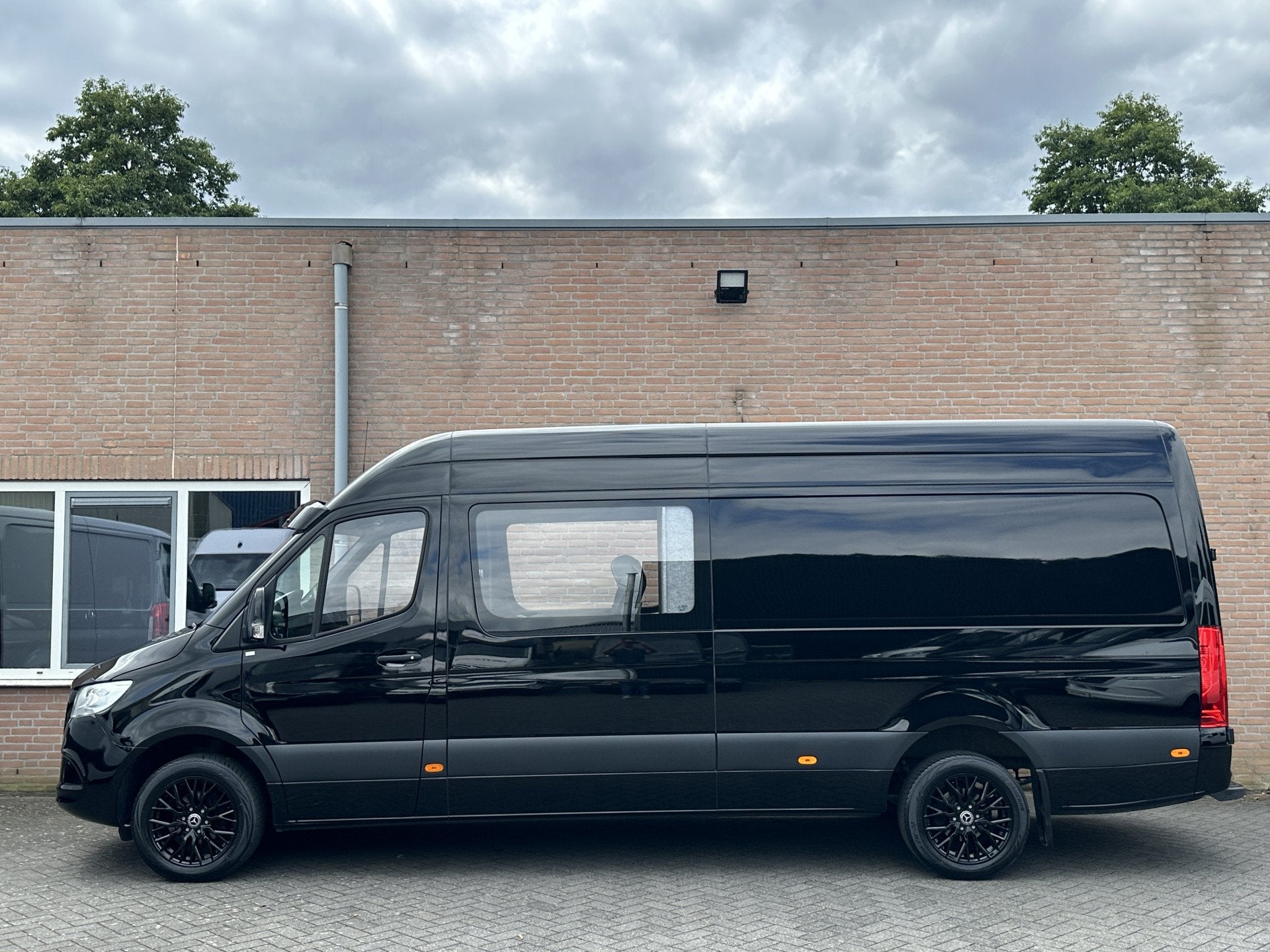 Foto 10 van Mercedes-Benz Sprinter 317CDI 170PK L3H2 Dubbelcabine 6-Pers