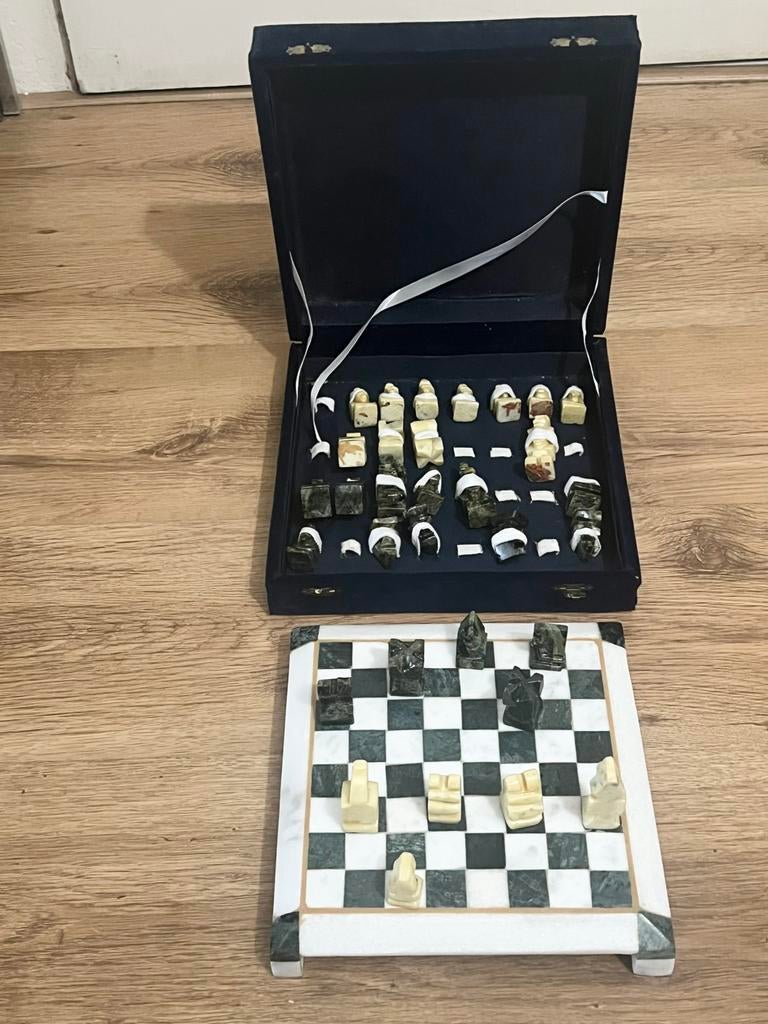 Uniek Marmeren nieuw Schaakspel met Opbergdoos, Hobby en Vrije tijd, Gezelschapsspellen | Bordspellen, Ophalen of Verzenden, Zo goed als nieuw
