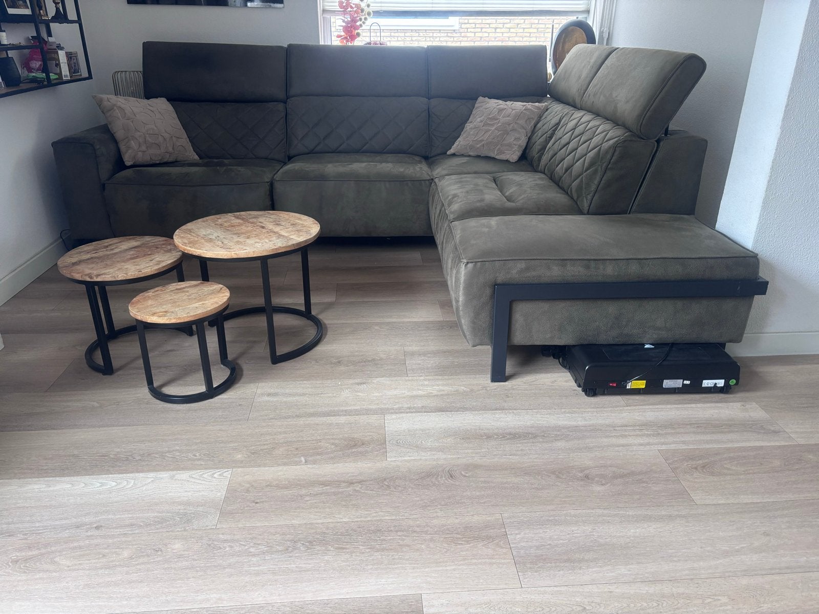 Moderne hoekbank met elektrisch uitschuifbare loungezitting, Ophalen, 250 tot 300 cm, Gebruikt, Hoekbank