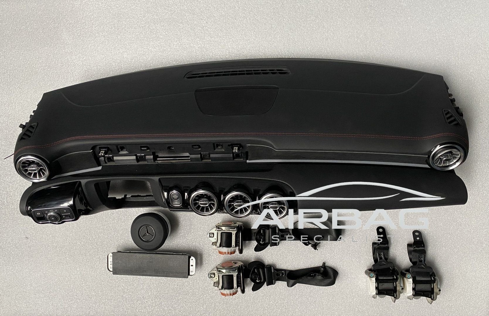 Mercedes CLA AMG 2019+ W118 dashboard(rode stiksels, alcanta, Gebruikt, -, -, Ophalen of Verzenden