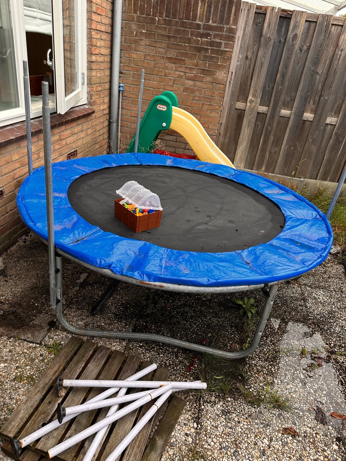 Gebruikte trampoline met blauwe beschermrand, Kinderen en Baby's, Speelgoed | Buiten | Trampolines, Ophalen, Gebruikt