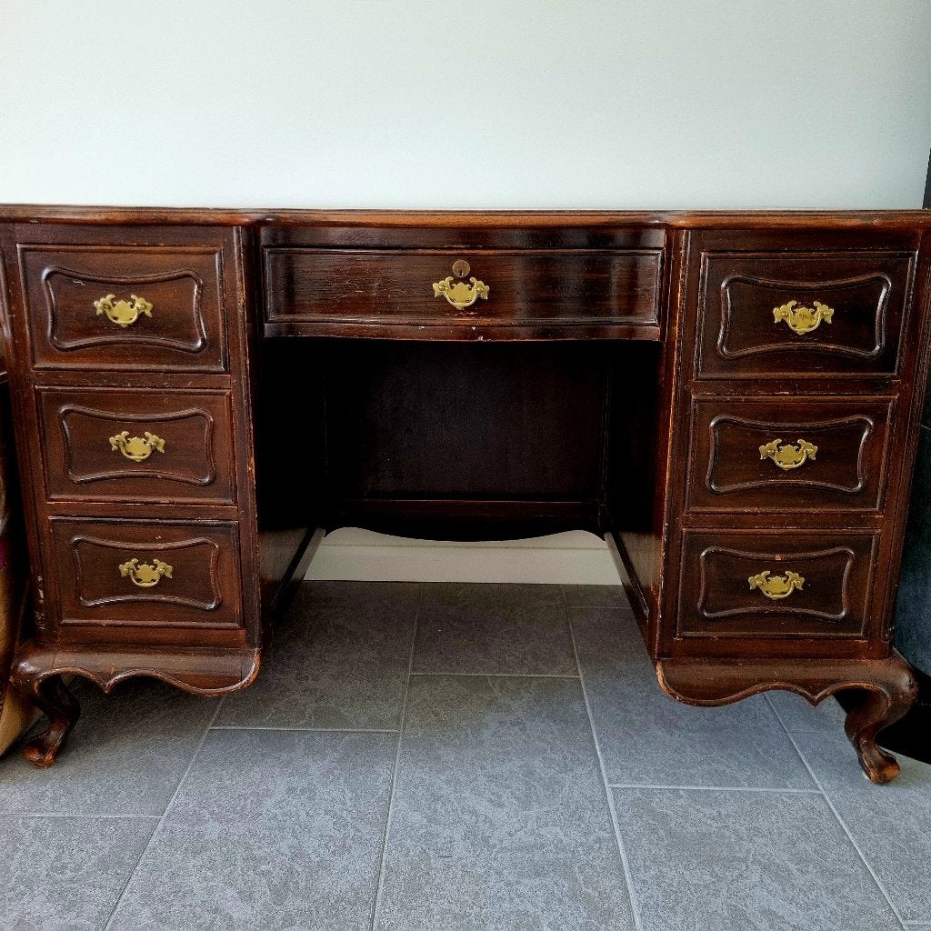 Vintage klassiek antiek bureau met Cabriolepoten, Ophalen