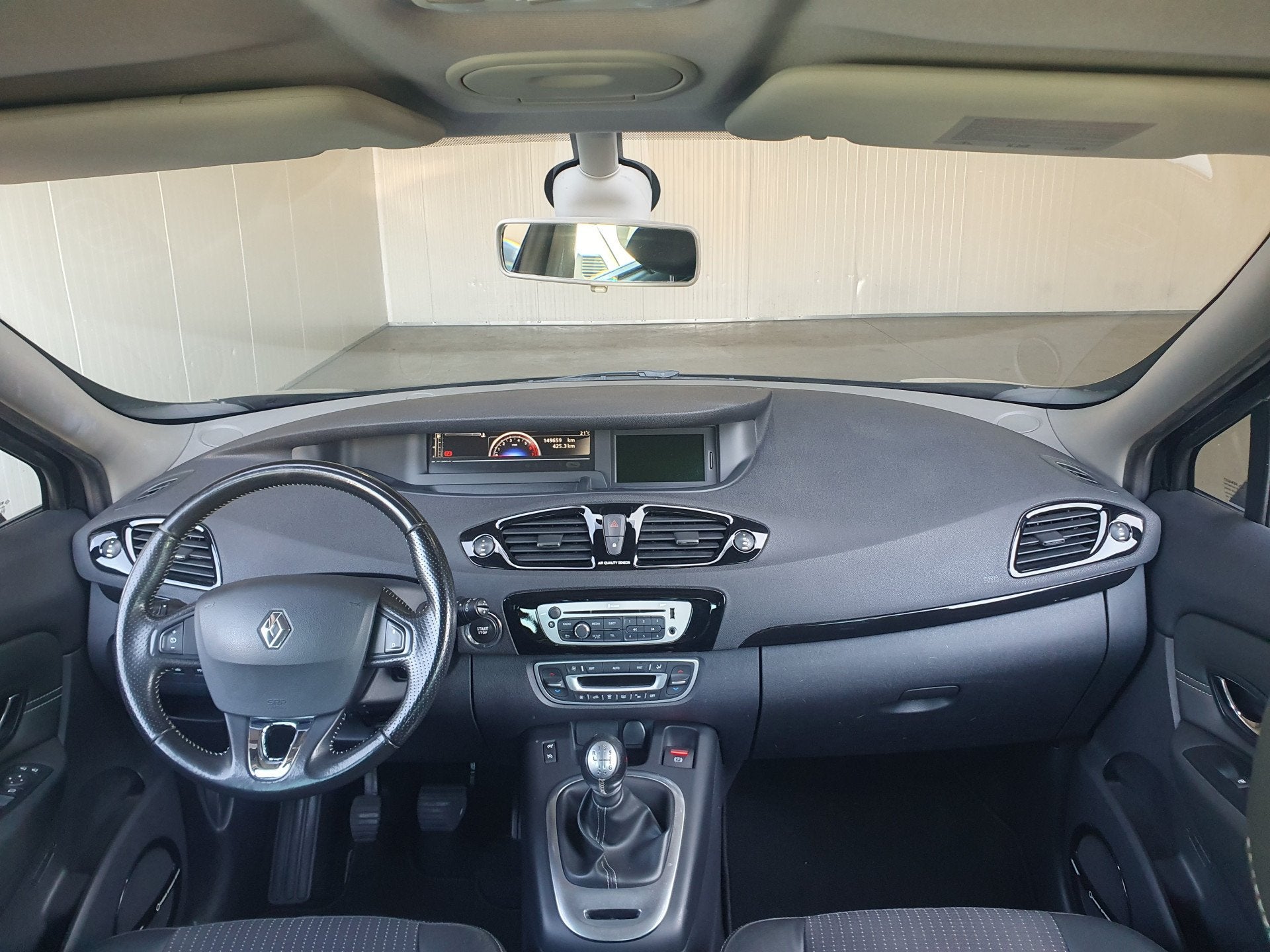 Renault Scénic 1.2 TCe Bose NAVI/CRUISE/AIRCO/TRHAAK/LMV, Voorwielaandrijving, Euro 5, Gebruikt, 1295 kg