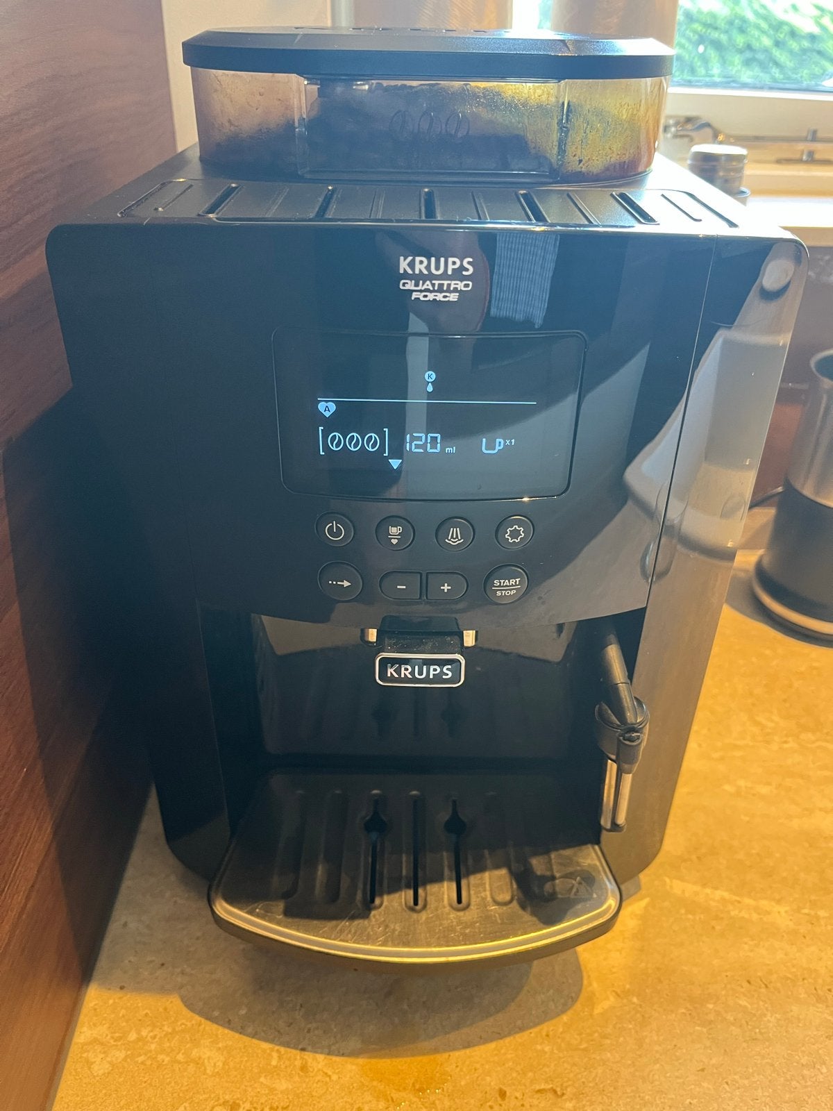 Krups Quattro Force volautomatische espressomachine, Gebruikt, Espresso apparaat, Koffiebonen, 2 tot 4 kopjes