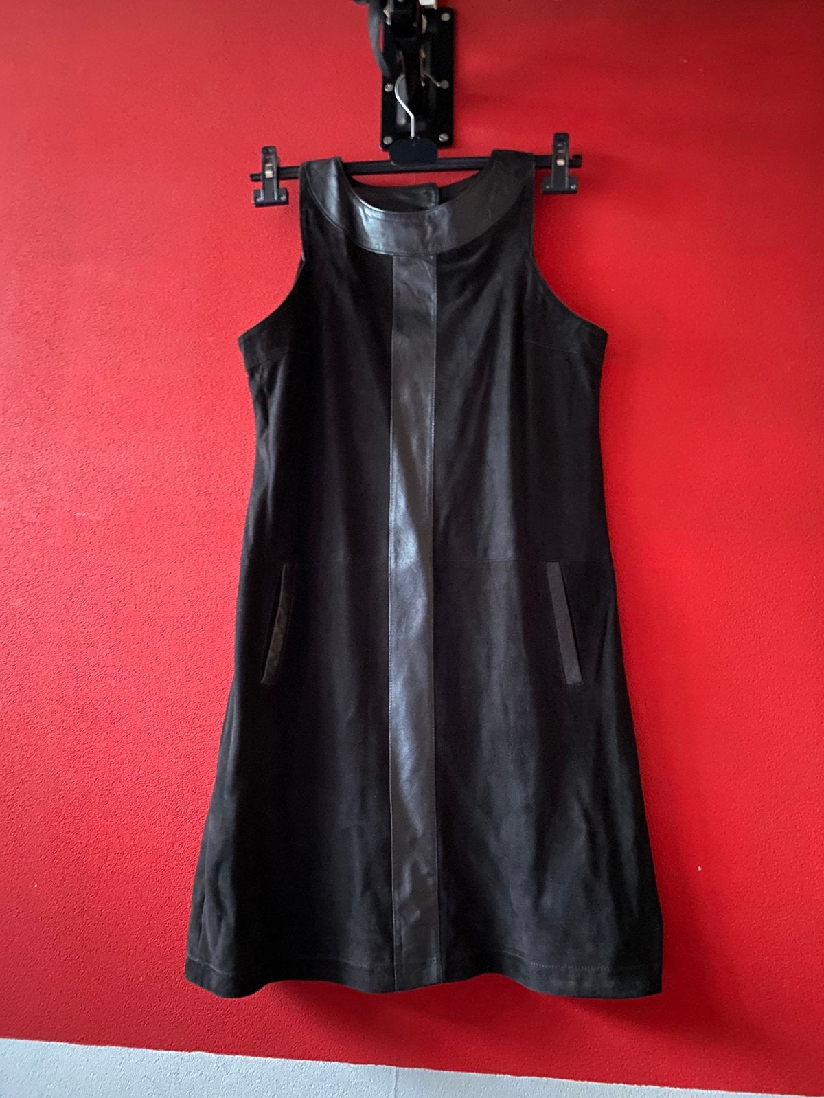 Zwart suède met leren jurk van YRKK maat 40. ZGAN, Kleding | Dames, Jurken, Maat 38/40 (M), Zwart, Ophalen of Verzenden, Zo goed als nieuw