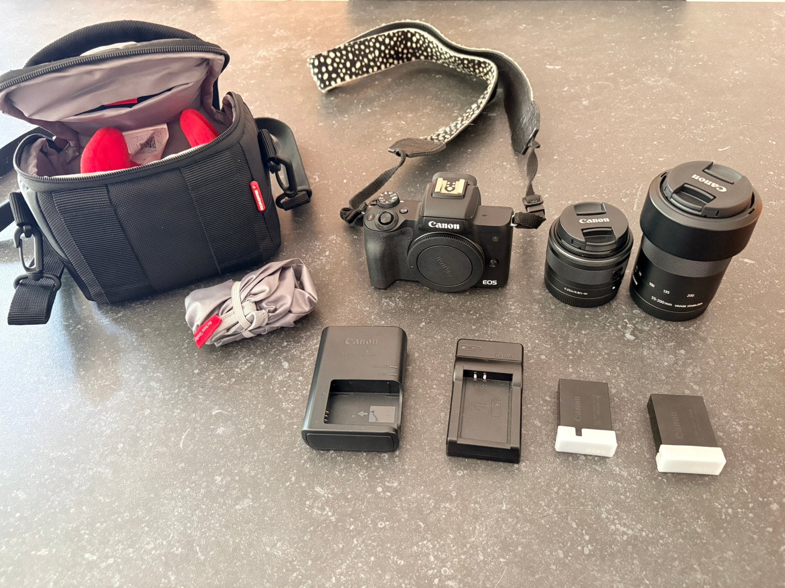 Canon EOS M50 Mark II met twee lenzen en accessoires, Audio, Tv en Foto, Fotocamera's Digitaal, Ophalen of Verzenden, Zo goed als nieuw