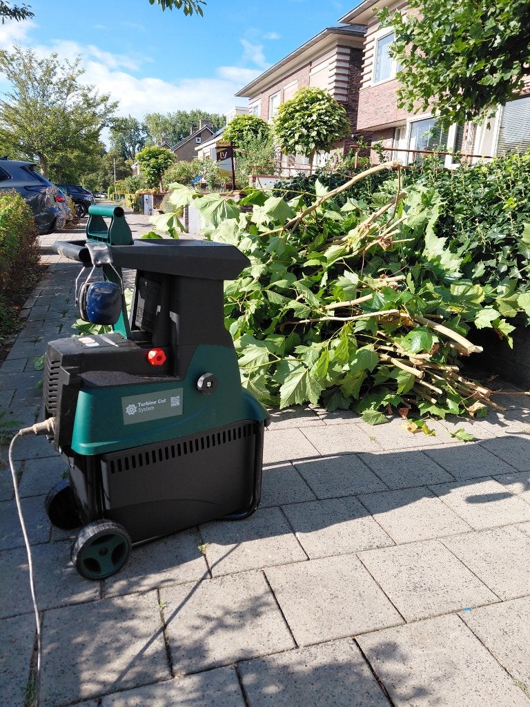 Te huur: Bosch AXT-25TC Hakselaar, Tuin en Terras, Hakselaars, Ophalen of Verzenden, Zo goed als nieuw