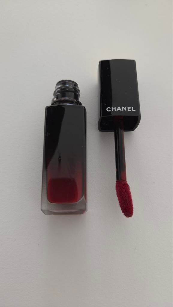Chanel Rouge Allure Laque 74 Experiment donker rood lipstick, Ophalen, Zo goed als nieuw, Rood, Lippen