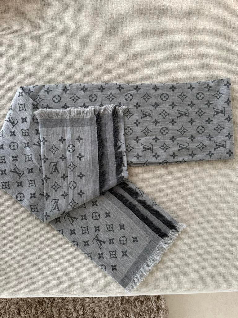 ZGAN Originele Louis Vuitton sjaal/ scarf monogram, Ophalen of Verzenden, Zo goed als nieuw, Overige maten, Sjaal