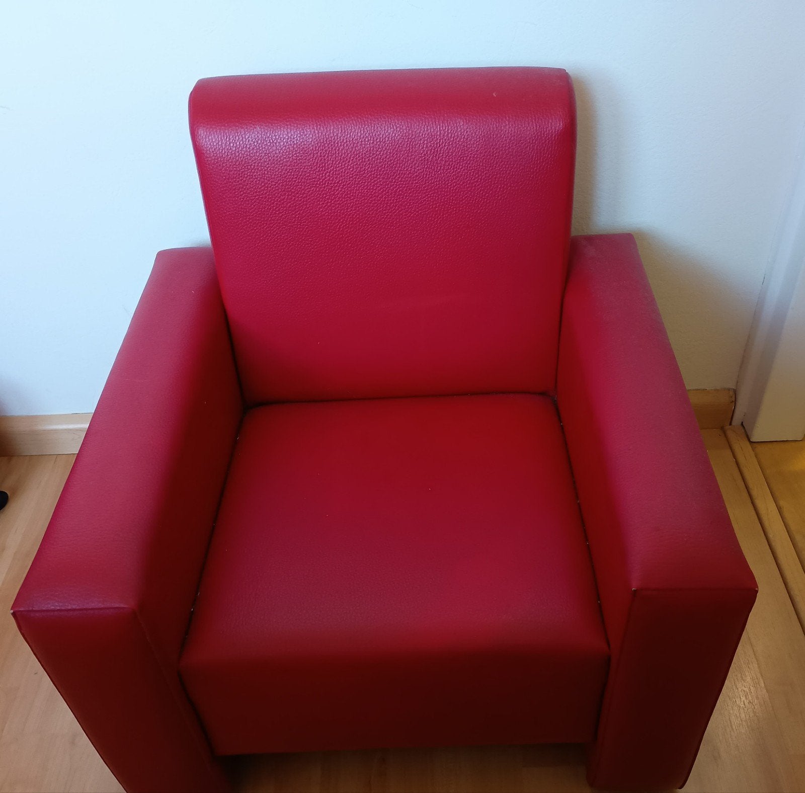 Rode kunstleren kinderfauteuil - Comfortabel en stijlvol, Ophalen, Minder dan 50 cm, Gebruikt, Minder dan 75 cm