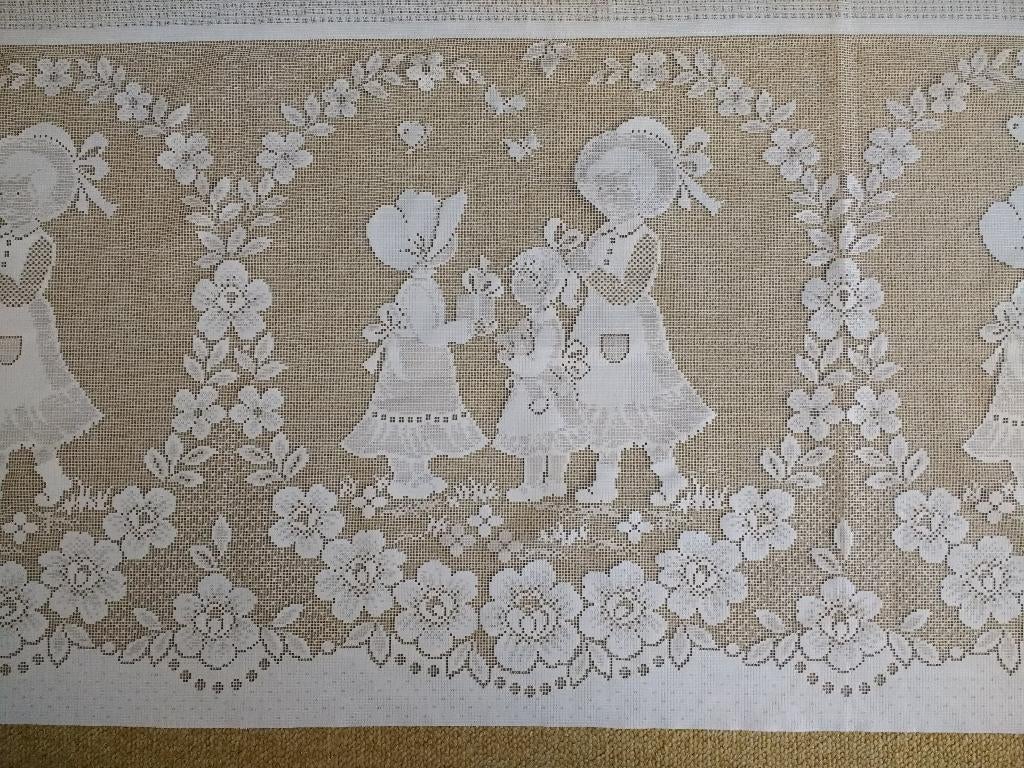 Klassieke Vitrage val wit Engelse meisjes rond 1900 in tuin, Wit, 150 tot 200 cm, Ophalen of Verzenden, Zo goed als nieuw