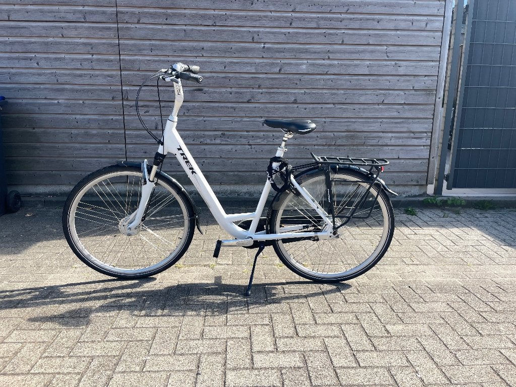 Damesfiets Trek Wit, Fietsen en Brommers, Fietsen | Dames | Damesfietsen, Gebruikt, Overige merken, Versnellingen, Schijfrem, Ophalen