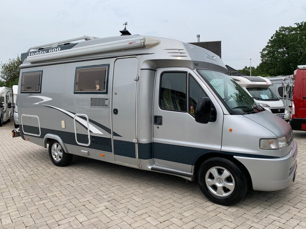 Hobby Silver T600 Vastbed 2001, Caravans en Kamperen, Campers, Schotel, Hobby, 6 tot 7 meter, Bedrijf