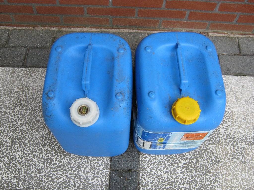 te koop 2 x 20 liter jerrycan, Tuin en Terras, Minder dan 75 liter, Ophalen, Nieuw, Kunststof