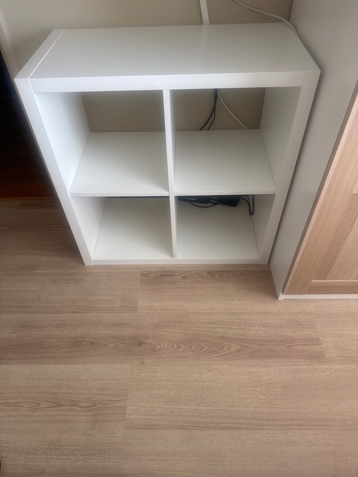 Witte Kallax kast met 4 vakken, Ophalen, Met plank(en), Gebruikt, 50 tot 100 cm