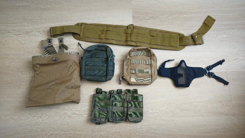Diverse airsoft spullen (pouches, masker en belt), Ophalen of Verzenden, Zo goed als nieuw
