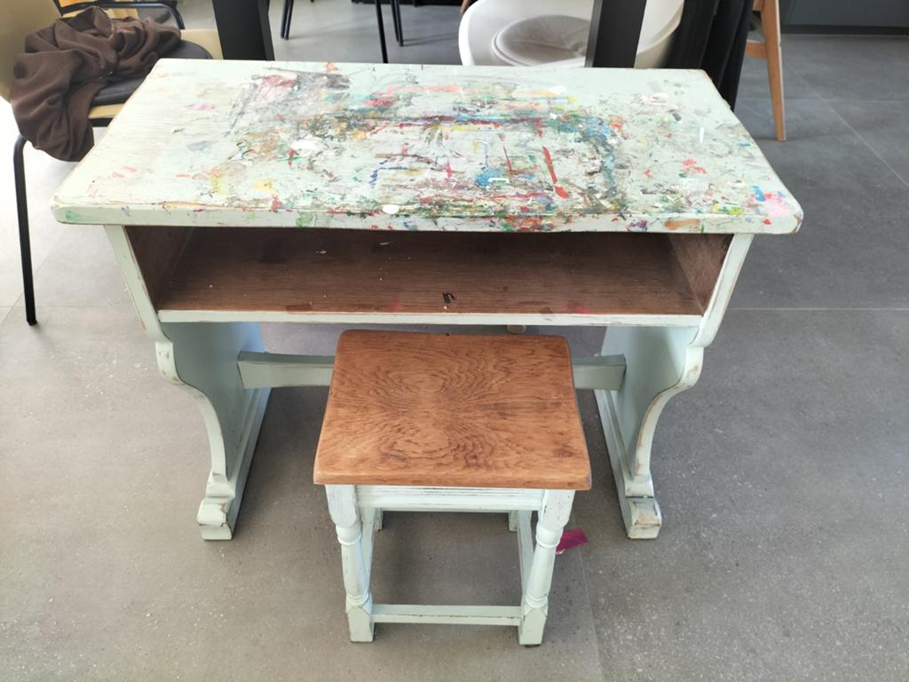 Vintage houten bureau/tekentafel met krukje voor kinderen., Ophalen, Gebruikt, 100 tot 150 cm, Tot twee personen