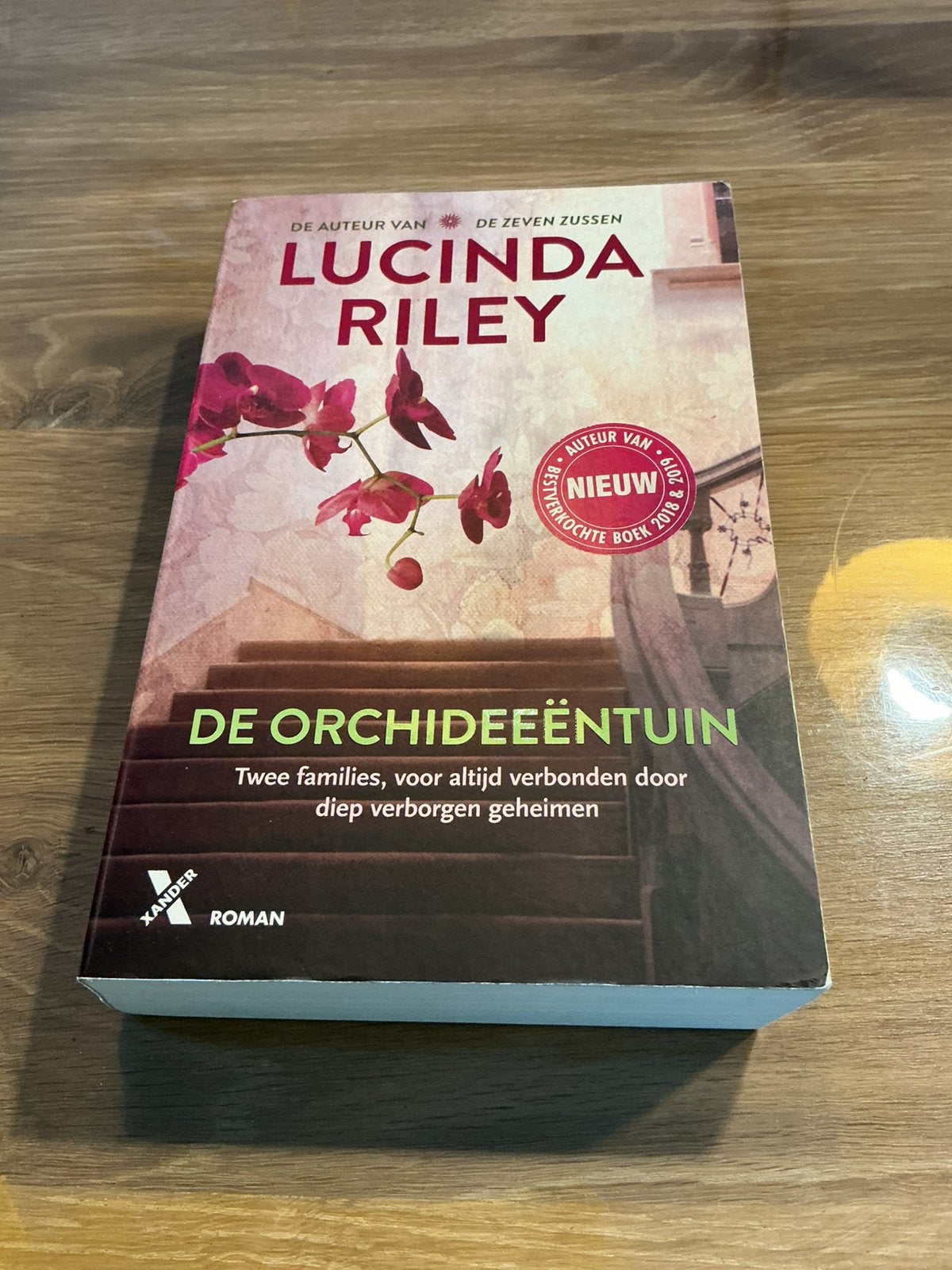 Lucinda Riley - De Orchideeëntuin, Ophalen of Verzenden, Zo goed als nieuw
