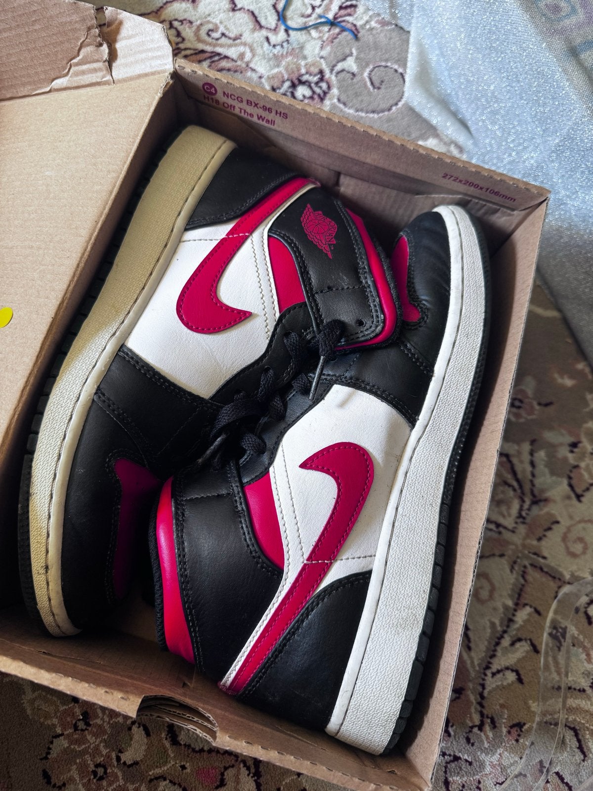 Nike Air Jordan 1 Mid - Zwart/Wit/Roze - Maat 40, Kleding | Dames, Schoenen, Ophalen of Verzenden, Gedragen, Zwart, Sneakers of Gympen